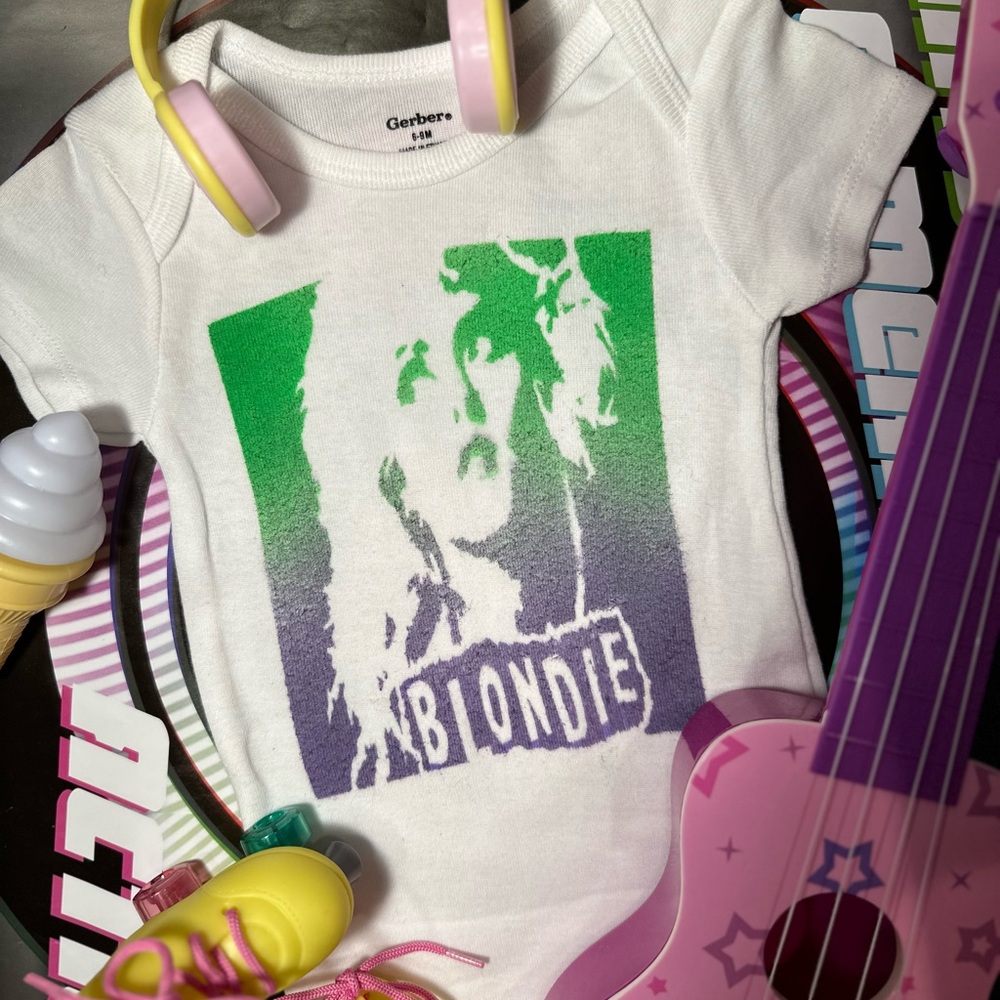 ⚡️Blondie 80s rockin’ hombre Baby Onesie with Green and Purple Graphic 6-9M